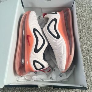Women Air Max 720s Size 8